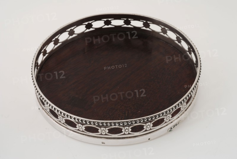 Silversmith: Cornelis Knuijsting, Round silver bottle box, bottle tray coaster holder silver wood, sawn cast Round tray wooden