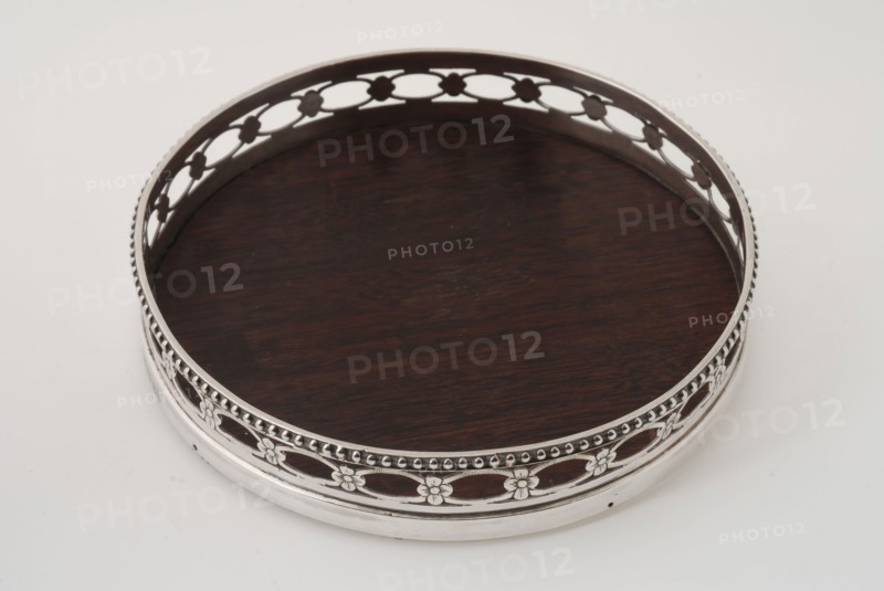 Silversmith: Cornelis Knuijsting, Round silver bottle box, bottle tray coaster holder silver wood, sawn cast Round tray wooden