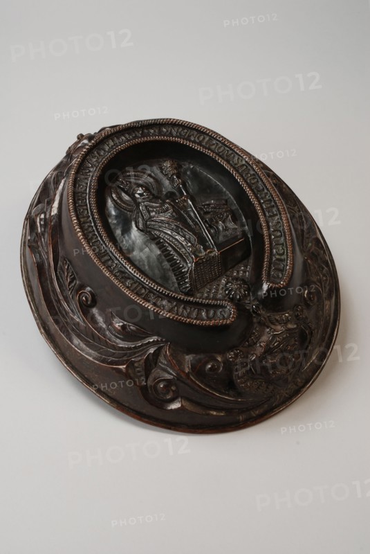 J.W. van den Berg, Driven oval pudding with image St. Eligius, pudding mold shape kitchenware copper, Driven copper shape