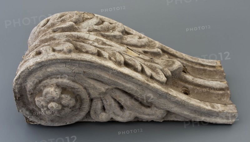 Console with acanthus motifs in relief, broken in half, console building element ceramic terracotta plaster paint, d 11.0