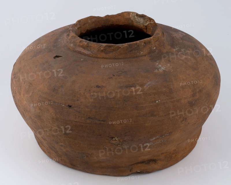Heavy pottery pot on wide stand ring, round and stocky model, sugar bowl holder ceramic earthenware glaze lead glaze, opening 14