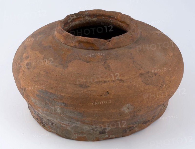 Heavy pottery pot on wide stand ring, round and stocky model, sugar bowl holder ceramic earthenware glaze lead glaze, opening 13