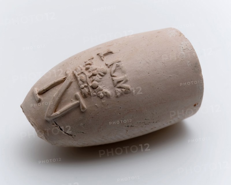 Jacobus Murk, Pipe head, white baking clay, pipe head soil found ceramic pipe earth h 3.5 (approx.) Mold pressed through pierced