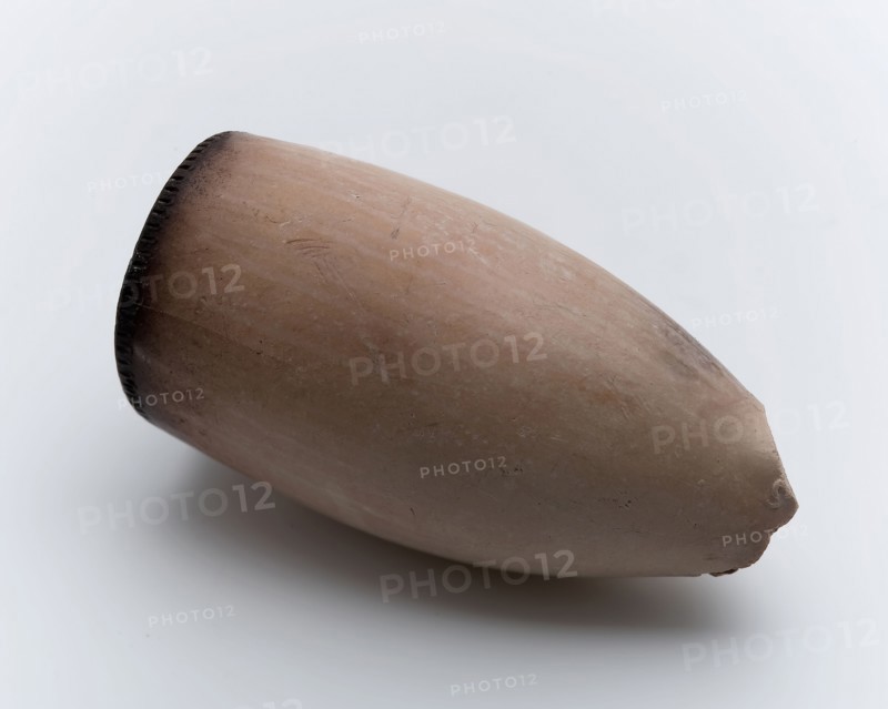 Pipe bowl, white baking clay, pipe head soil found ceramic pipe ground h 3.5 (approx.) Pressed in mold pressed through pierced