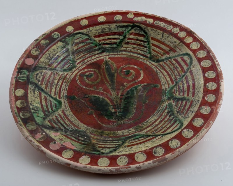 Earthenware dish, ringing-plate, internal glazed, decoration in green and yellow, on stand, dish plate tableware holder earth