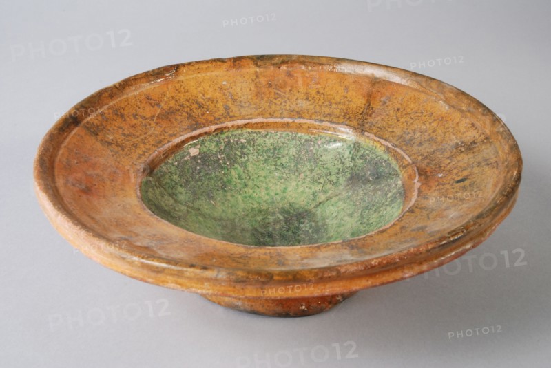 Earthenware dish, red shard, green and brown glazed, on stand, plate crockery holder soil find ceramic earthenware glaze lead