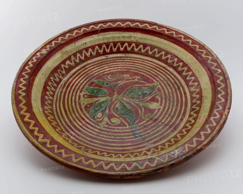 Earthenware dish, ringing-plate, red shard, decorated with stylized flower, on stand, dish crockery holder soil find ceramic