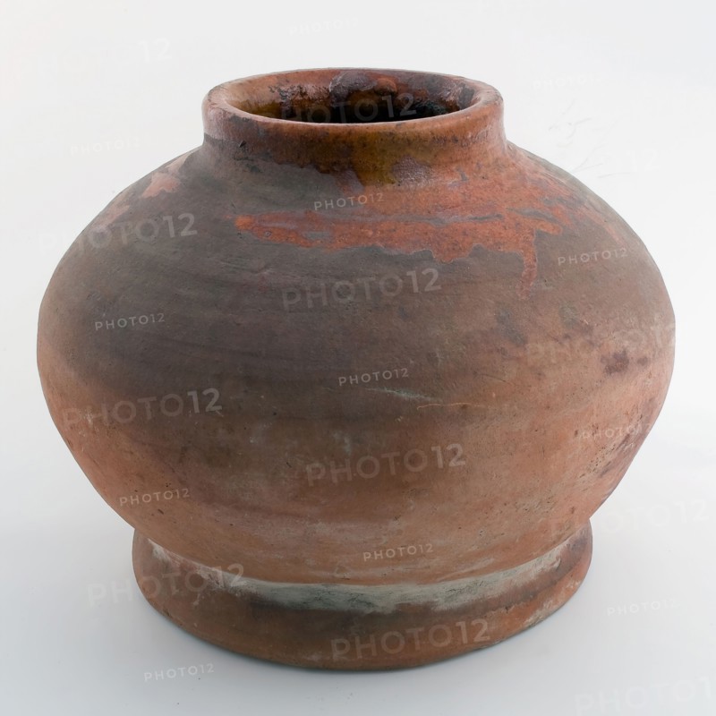 Heavy pottery pot on wide stand ring, round and stocky model, pot holder ceramic earthenware glaze lead glaze, hand-turned