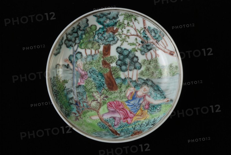 Dish of cup and saucer with lying woman and man in landscape in bushes, cup and saucer drinking utensils tableware holder
