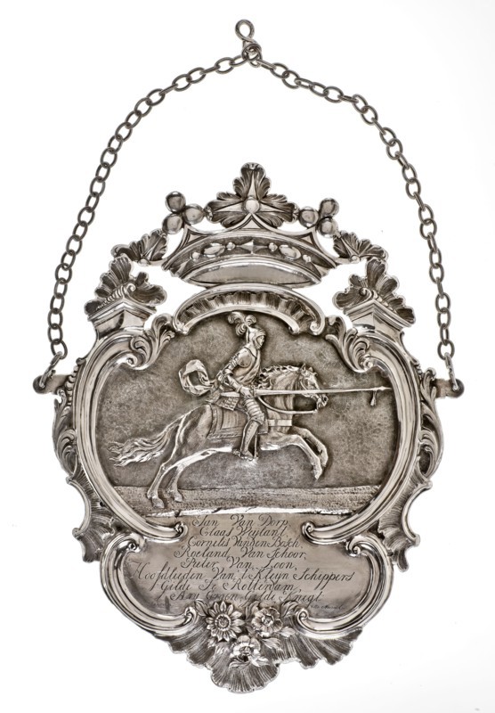 Silversmith: Kornelis Brouwer, Gildenschild of the Klein Schippersgilde, shield silver, driven chased engraved Crowned shield on