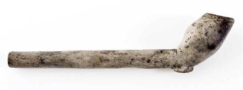 White pipe bowl, unnoticed, with fleur de lis stamps on the stem, stem fragment, clay pipe smoking equipment smoke floor pottery