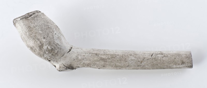 White clay pipe, unnoticed, with smooth handle and small decoration on the boiler, clay pipe smoking equipment smoke floor