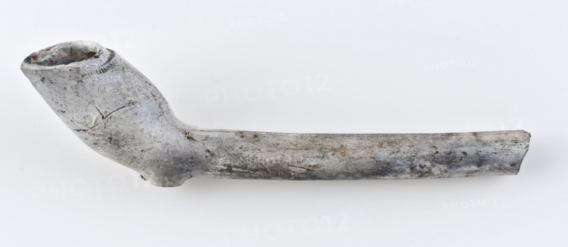 White clay pipe, unnoticed, with smooth handle, clay pipe smoking equipment smoke floor earthenware ceramics pottery, pressed