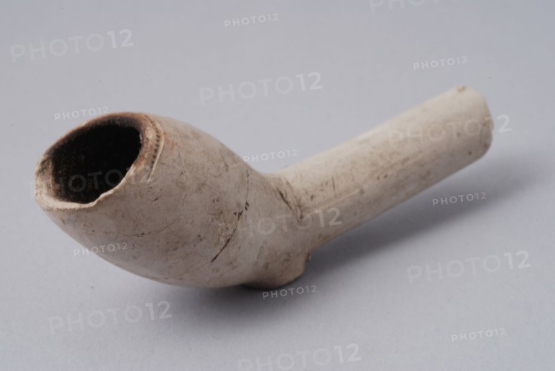 White clay pipe, unnoticed, with smooth handle, clay pipe smoking equipment smoke floor earthenware ceramic pottery, pressed