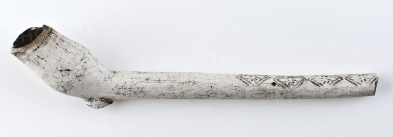 Clay pipe, marked with fleurs de lis stamps decorated handle, clay pipe smoking equipment smoke floor pottery ceramics pottery