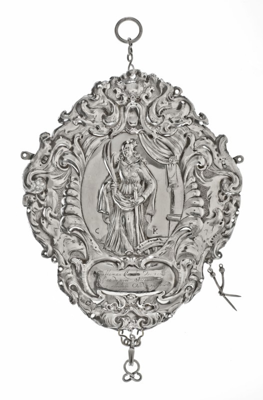 Eldert Entvogel(?), Silver chief shield of the St. Catharine Guild: the pin, needles and crocheted guild, head shield shielded