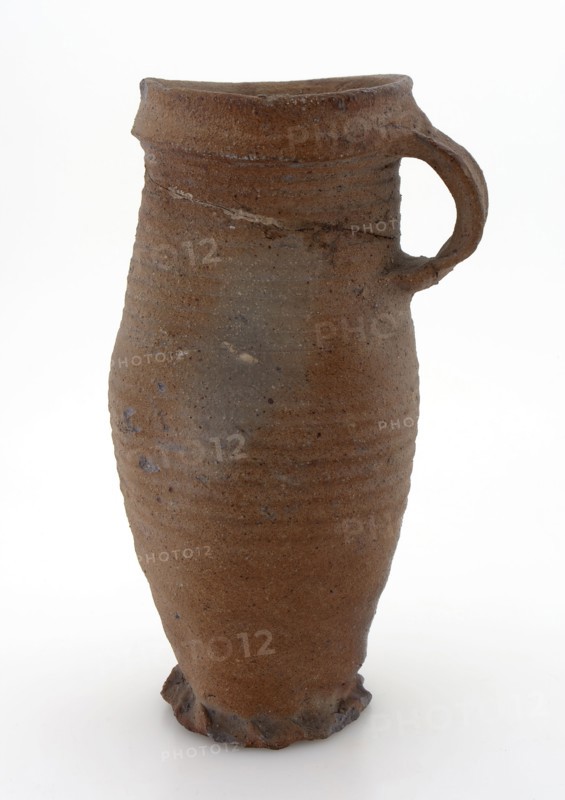 Stoneware jug, misbaksel with wide vertical ear, on squeeze, can crockery holder soil find ceramic stoneware, hand-turned baked