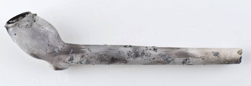 Clay pipe, unnoticed with smooth handle, clay pipe smoking equipment smoke floor pottery ceramics pottery h 3,1, pressed