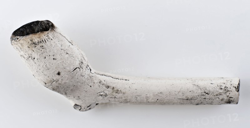 Clay pipe, unnoticed with smooth handle, clay pipe smoking equipment smoke floor pottery ceramics pottery h 3,2, pressed