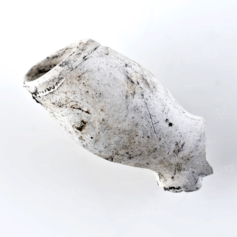 Clay pipe, unnoticed, with smooth handle, clay pipe smoking equipment smoke floor pottery ceramics pottery, pressed finished