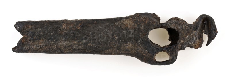 Cutlery holder with embossed decoration, has knife cutlery soil find tin metal, archeology Rotterdam Kralingen-Crooswijk