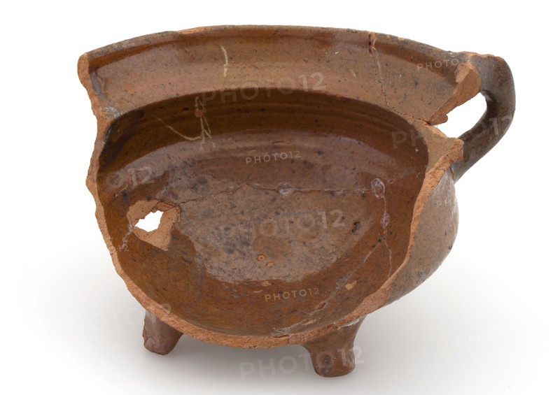 Earthenware cooking pot, low model with wide top edge, two bandors, on three legs, cooking pot crockery holder kitchenware earth