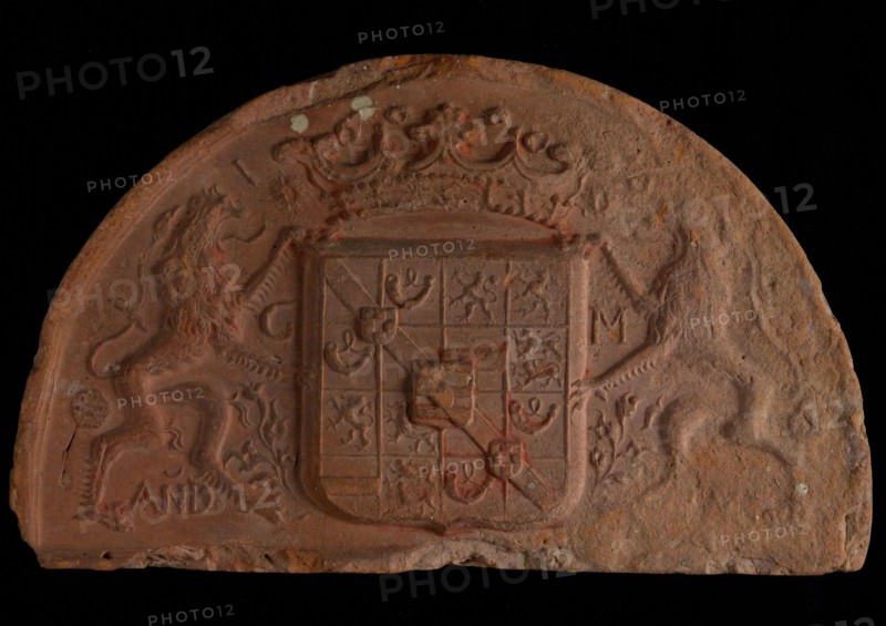 Hearthstone, capstone, with the crowned coat of arms of Maurits van Nassau, stone fireplace hearth part ceramic brick, baked