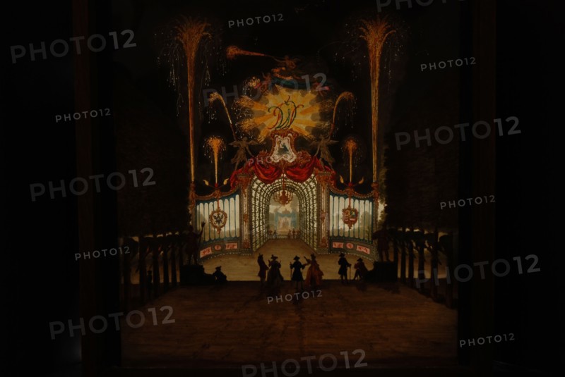 Perspective box with four painted glass plates, Willem and Wilhelmina van Prussia with fireworks, perspective box glass plate