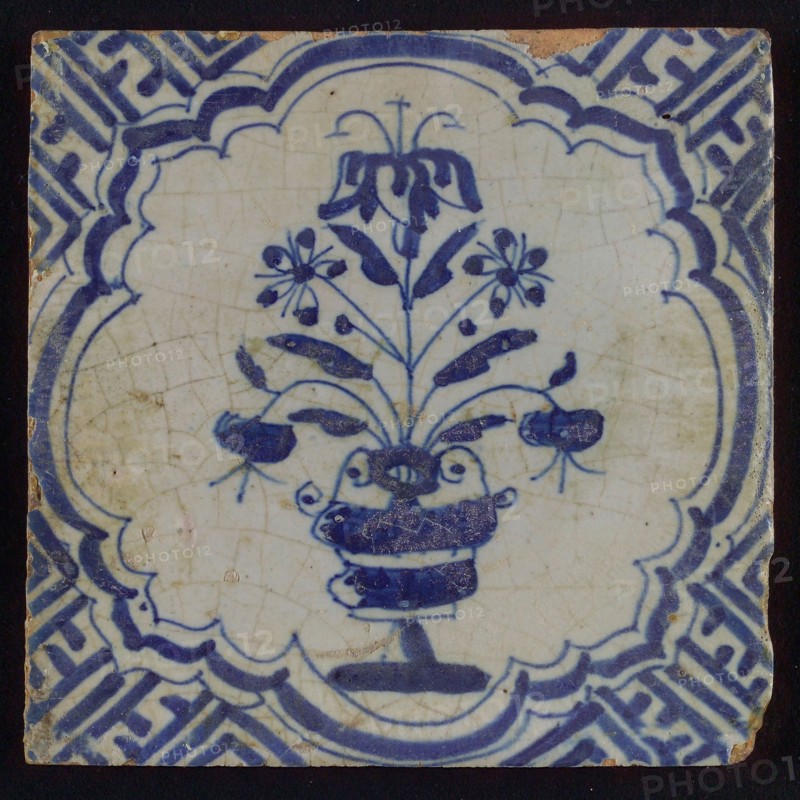 Tile with blue pot with flowers in braid-shaped frame; corner pattern meander, wall tile tile sculpture ceramic earthenware