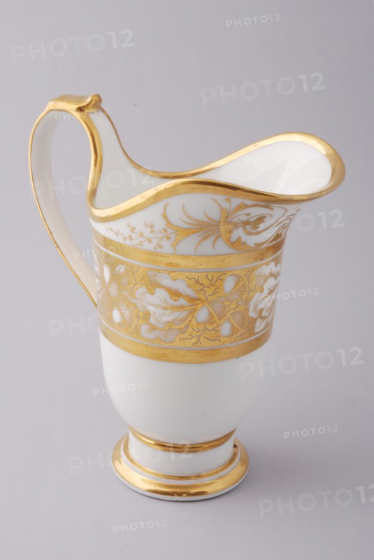 White milk jug with gold-colored edges and flower, acorn and leaf decoration, milk jug creamer crockery holder coffee service