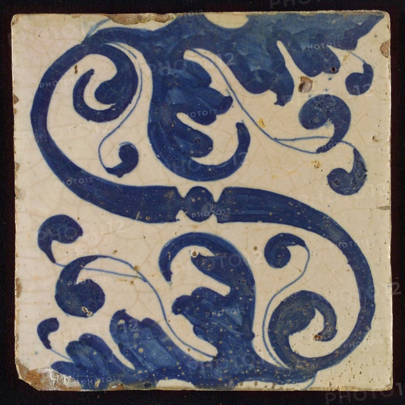 Tile, blue on white, diagonally an S-shaped volute and stylized leaf ornaments, tile picture material fragment ceramics pottery