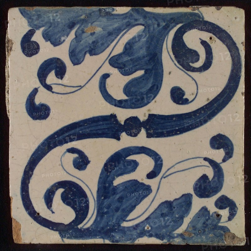 Tile, blue on white, diagonally an S-shaped volute and stylized leaf ornaments, tile picture material fragment ceramic pottery