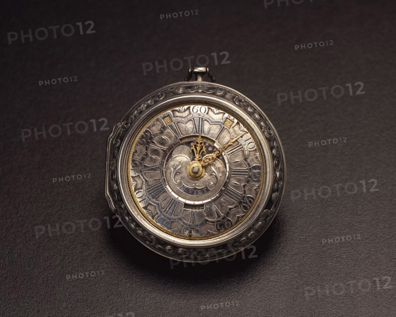 Jacobus Viet, Pocket watch with silver dial with date calendar with moon views and gold hands, silver exterior case, pocket