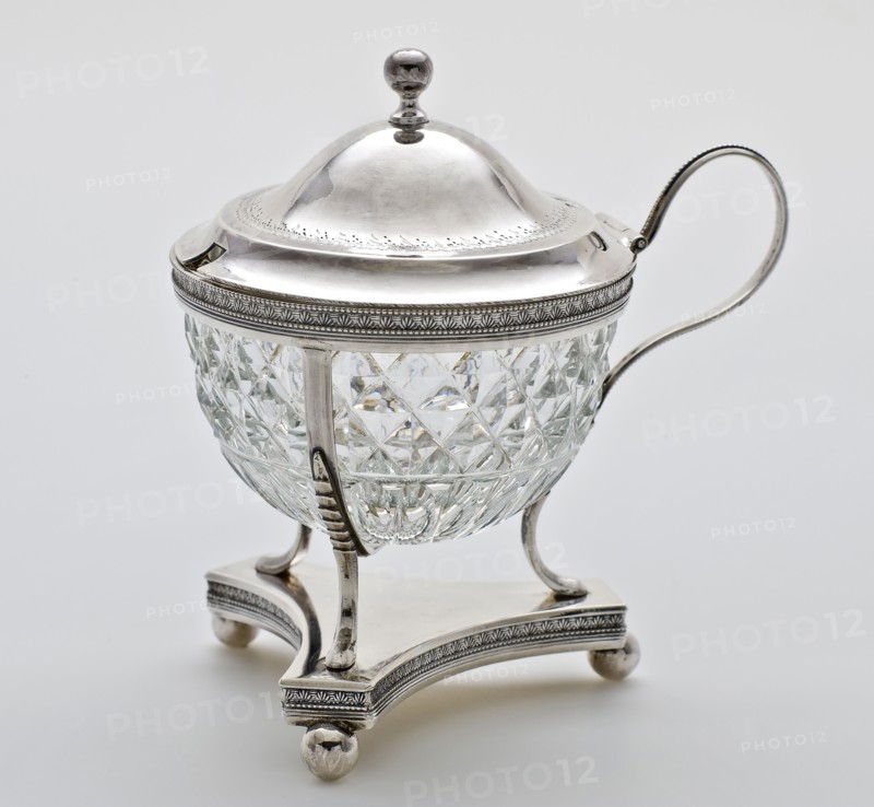 Silversmith: Gerardus Peeters, Glass mustard pot with silver stand, ear and lid, mustard pot pottery holder silver glass lead