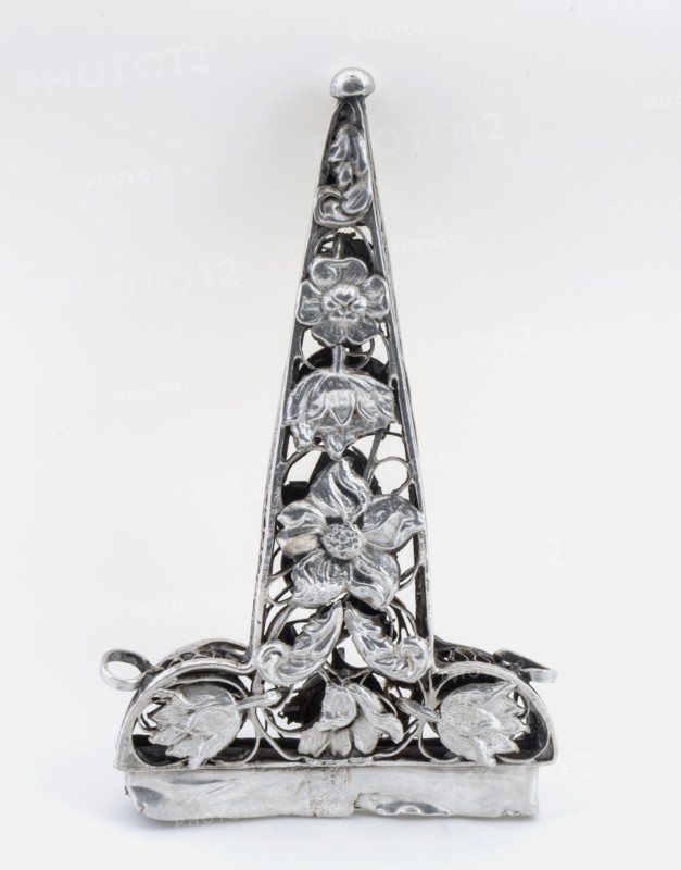 Silver scissor case with flowers, pouch holder silver, sawn Body lid four eyes. Flower rank angel head filigree wrapping