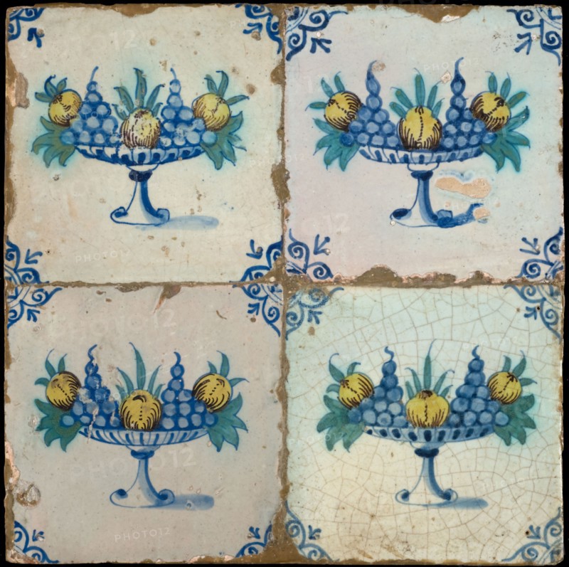 Tile field, four tiles, fruit decor, yellow, green, blue on white, high fruit scale on foot, corner pattern ox head, tiled field