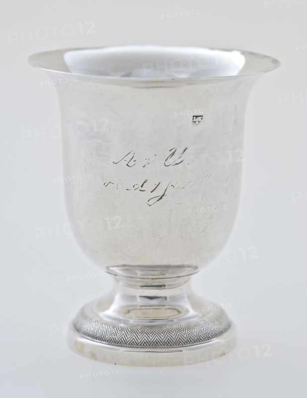Silversmith: J. Lang & C. Koops, Silver children's cup on foot v U old 1 year, cup holder silver, Cup shaped on round
