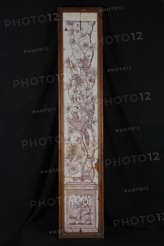 Purple tile pilaster, twisted column surrounded with vine on which birds, spiders, web and insects, pedestal-free couple, tile