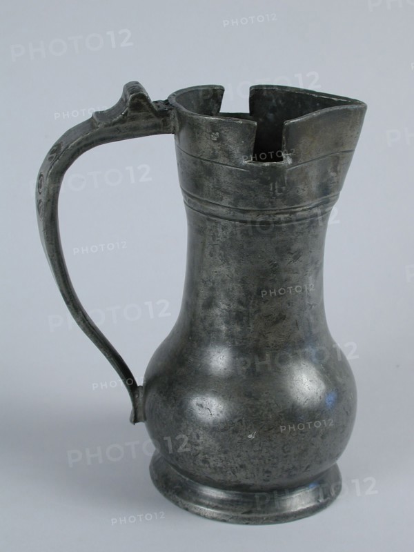 Tinsmith: Dirck Jansz. Messchaert I, Pewter measuring jug, measuring jug measuring instrument tin, and K (keurtin) measure metal