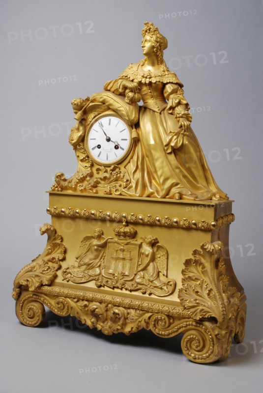 E. Ls., Gilded bronze pendulum with female figure in frock with waistband, pendulum clock timepiece measuring instrument bronze