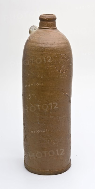 Stoneware mineral water pitcher, cylindrical with round shoulder, sausage ear and short neck, mineral water pitcher jar product