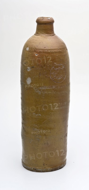Stoneware mineral water pitcher, cylindrical with round shoulder, sausage ear and short neck, mineral water pitcher jar product