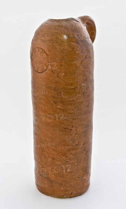Stoneware mineral water bottle, cylindrical with round shoulder, sausage ear and short neck, mineral water pitcher jar product