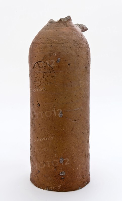 Stoneware mineral water pitcher, cylindrical with round shoulder, sausage ear and short neck, mineral water pitcher jar product
