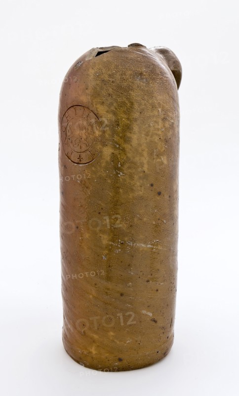 Stoneware mineral water pitcher, cylindrical with round shoulder, sausage ear and short neck, mineral water pitcher jar product