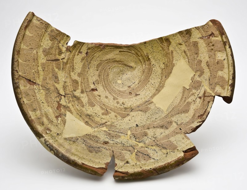 Fragment of earthenware dish with decoration in sludge technology, on stand, dish bowl tableware holder soil find ceramic