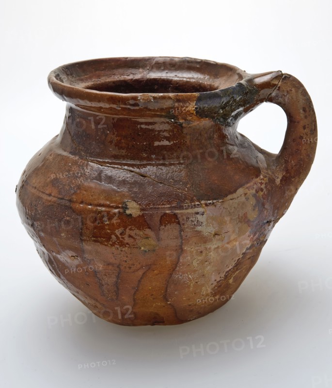 Pottery room comfort on vaulted bottom, convex model with neck and sausage ear, pot holder sanitary earthenware ceramic