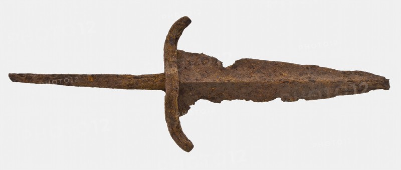 Military gothic double-edged dagger with curved crossbar and sharp back, dagger stab weapon arm founding iron metal total
