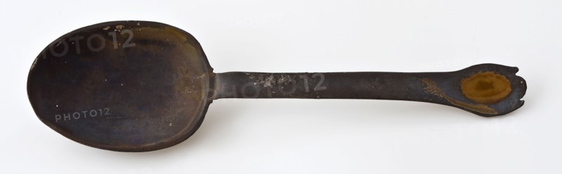 Pewter spoon with rat tail under spoon, flat handle, spoon cutlery soil find tin metal, archeology Rotterdam City Triangle