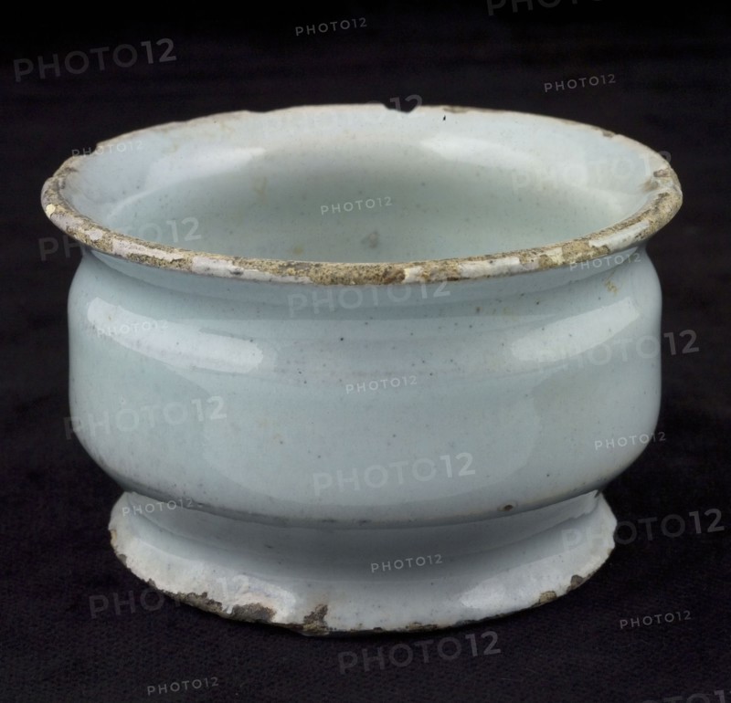 Earthenware ointment jar, low model, wide top edge, two constrictions, light blue glazed, ointment jar pot holder soil find